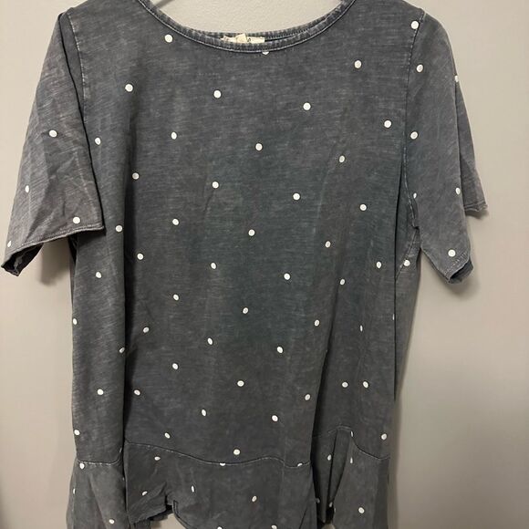 Easel Gray Polka Dot Women's Top - Picture 1 of 5